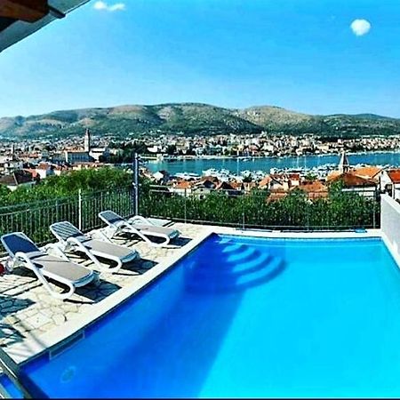 Apartmani Balan S Vanjskim Bazenom Trogir Buitenkant foto