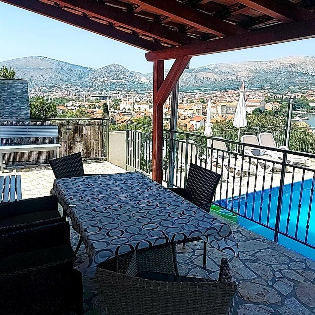 Apartmani Balan S Vanjskim Bazenom Trogir Buitenkant foto