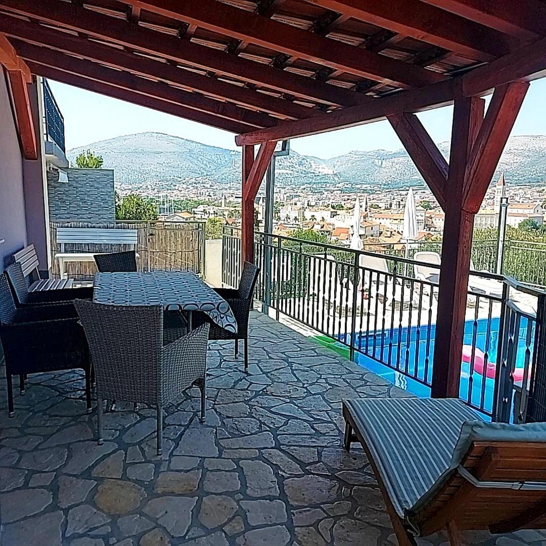 Apartmani Balan S Vanjskim Bazenom Trogir Buitenkant foto
