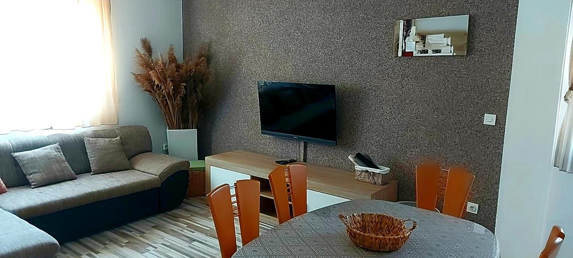 Apartmani Balan S Vanjskim Bazenom Trogir Buitenkant foto