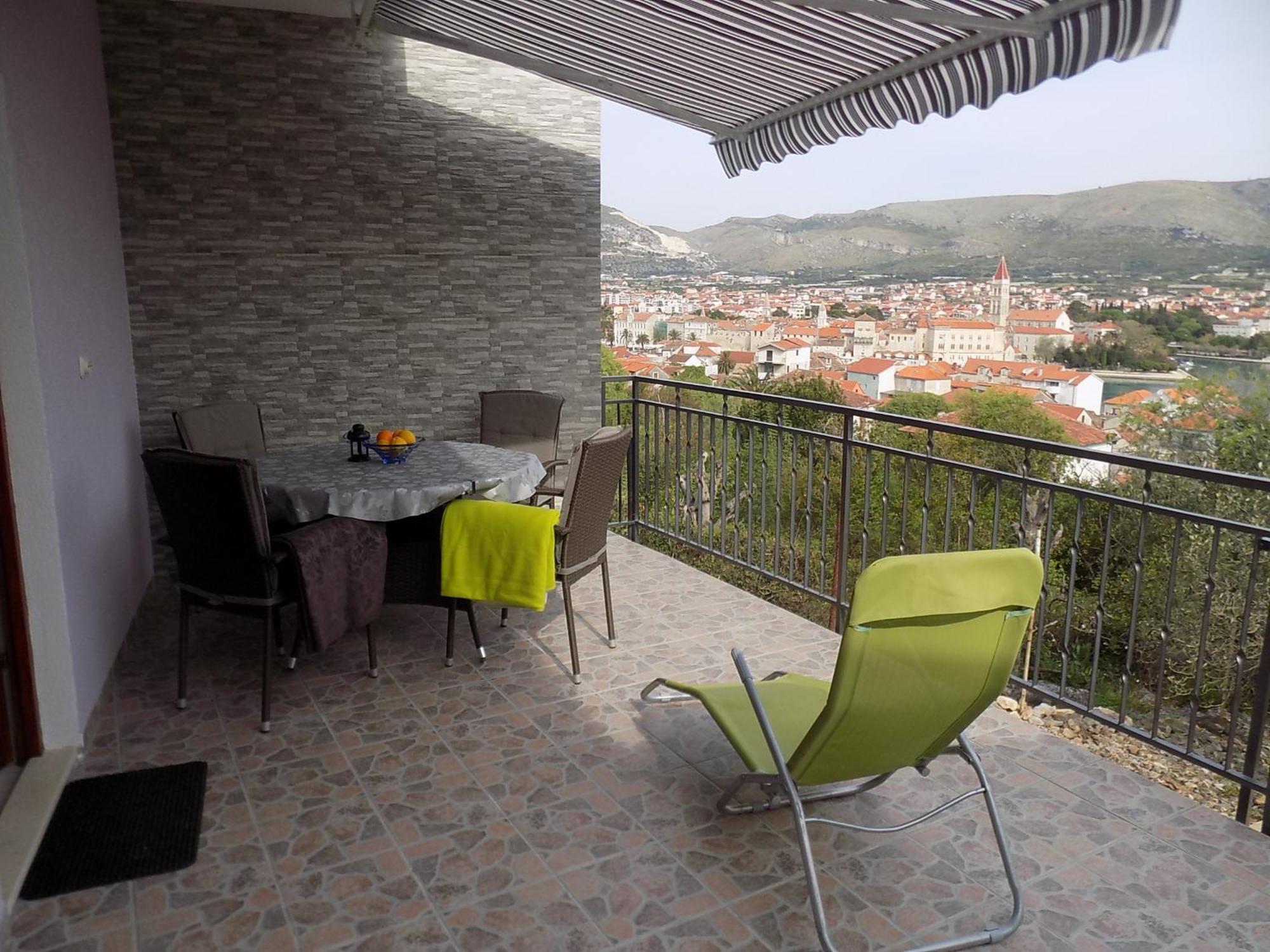 Apartmani Balan S Vanjskim Bazenom Trogir Kamer foto