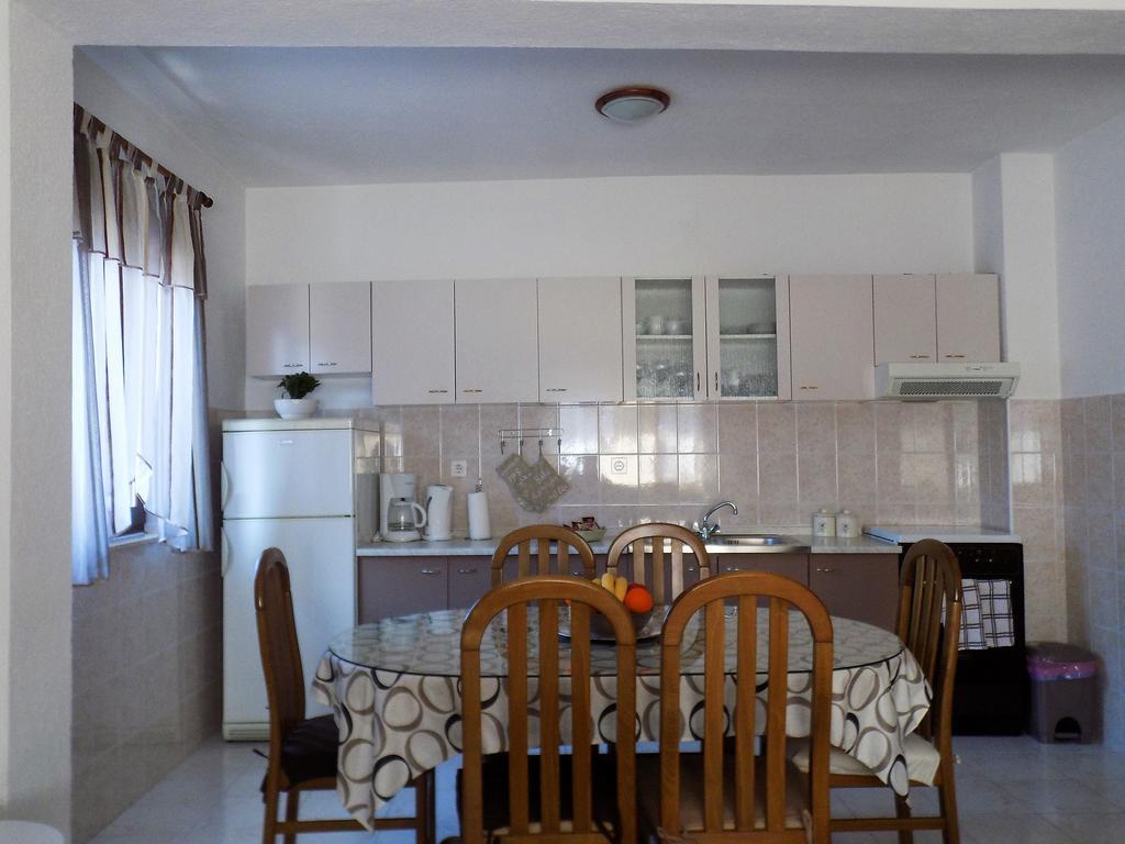 Apartmani Balan S Vanjskim Bazenom Trogir Buitenkant foto
