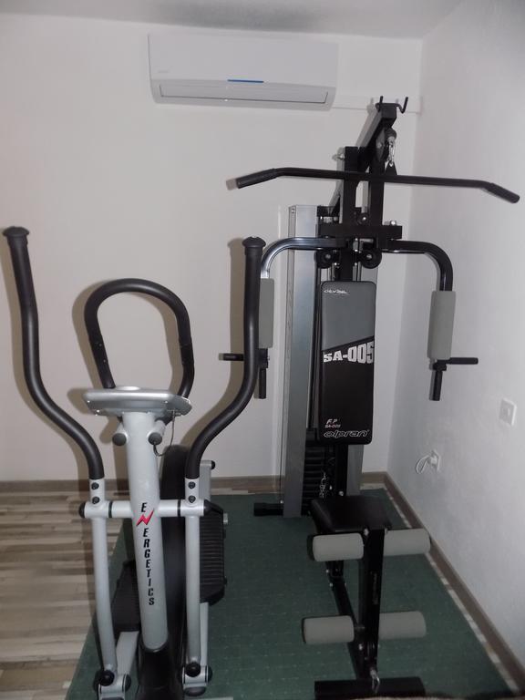 Apartmani Balan S Vanjskim Bazenom Trogir Buitenkant foto